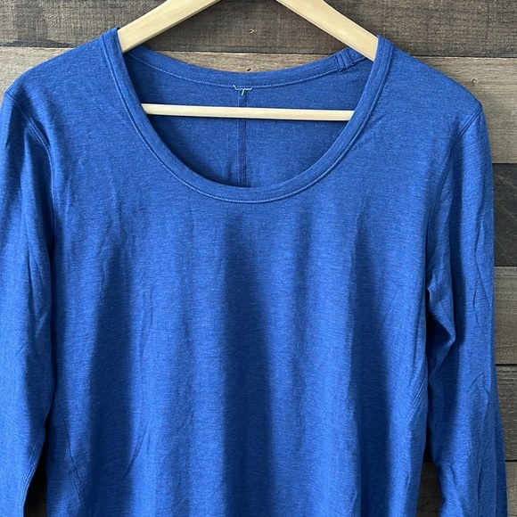 Lululemon Athletica Women's Navy Blue Scoop Neck Long Sleeve Top - Picture 2 of 6